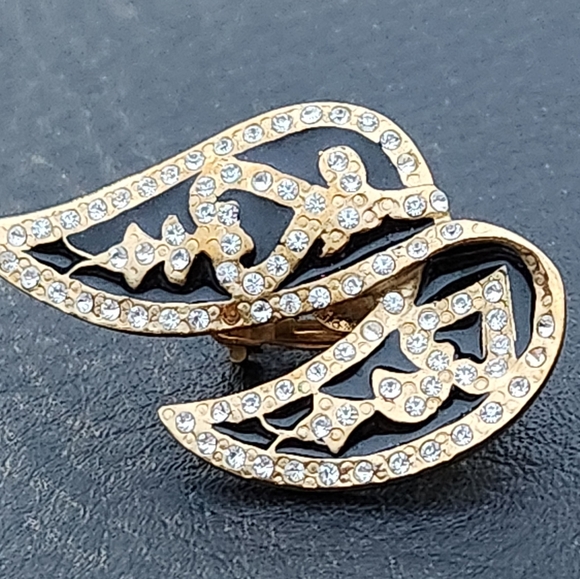 Vintage Butler Clip-on Earrings - Picture 2 of 13